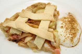 Æbletærte med kanel og cremefraiche