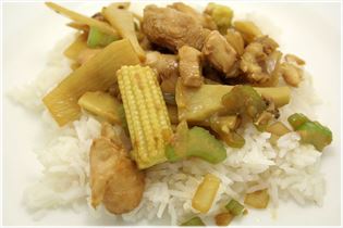Chop suey med kylling og ris