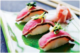 Sushi med lynsvitset tun