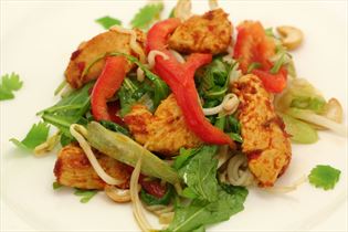 Thai nudelsalat med spicy kalkun