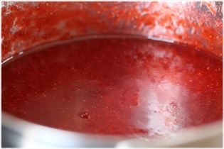 Hjemmelavet jordbær-rabarber marmelade