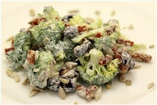 Broccolisalat med creme fraiche