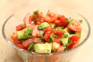 Avocado-tomatsalat