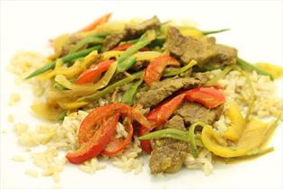 Kalve wok med grøntsager og ris