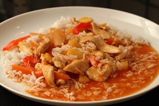 Kylling i hjemmelavet sur/sød sauce med ris