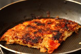 Spanskinspireret omelet med chorizo