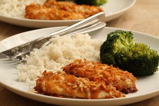 Kylling med cornflakes i ovn med ris og broccoli